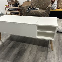 Coffee Table With Lots Of Storage 