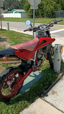 Red 2008 Husqvarna 450te 4-stroke