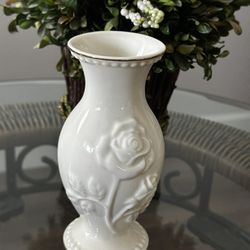 Lenox Cream & Gold Floral and Botton Pattern 6" Small Vase