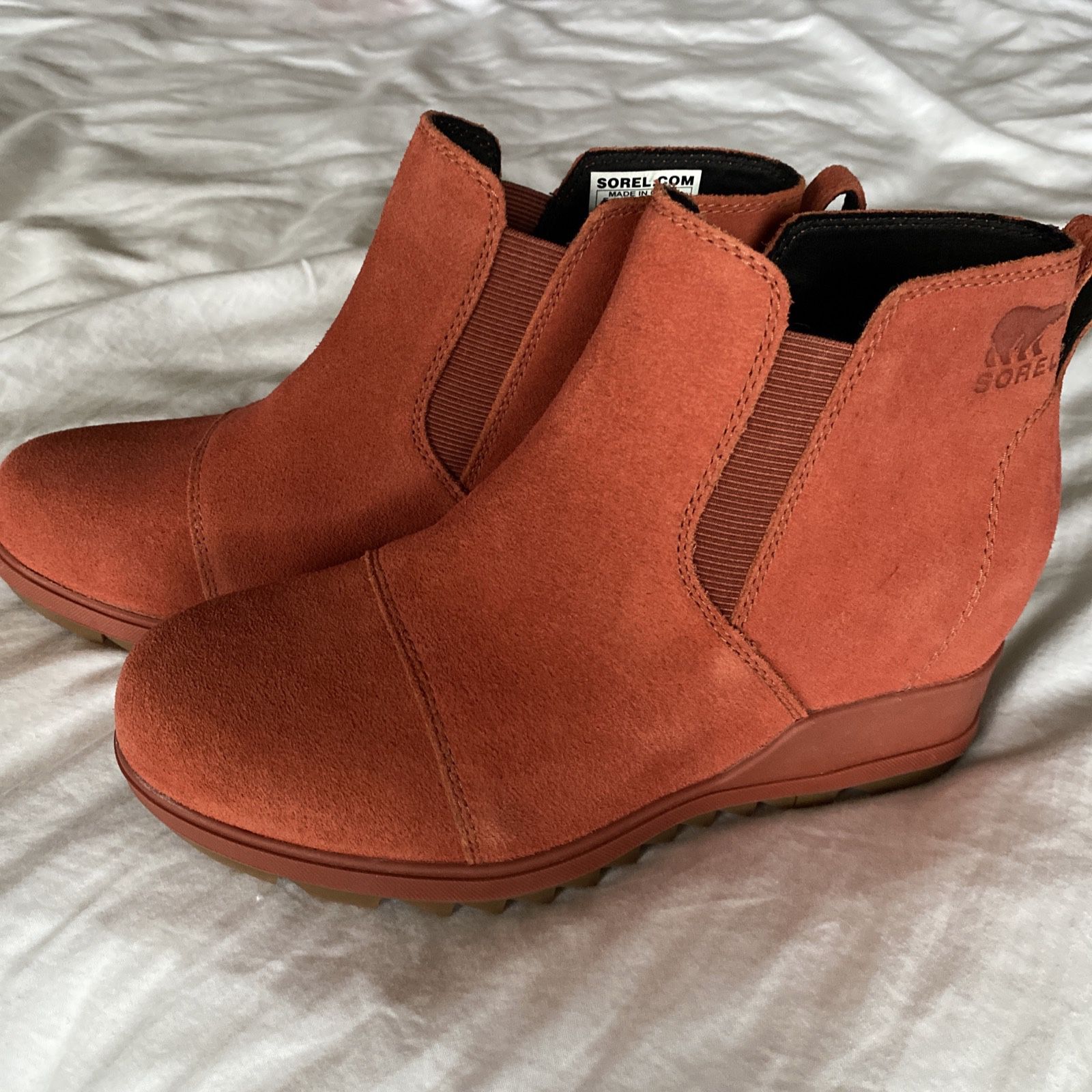 NEW Sorel Evie Boot Size 7.5 Red/orange