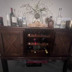Buffet / Wine Table 