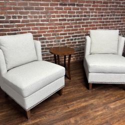Delivery Available Thomasville chair gray set with side table (openbox) retails 300