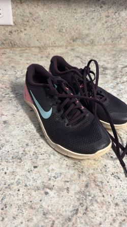 Tennis shoes, Nike