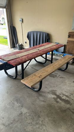 Picnic table