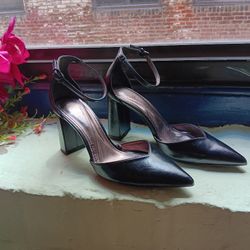 Classic Black Heels V Style Size 8 EU 38 Bershka