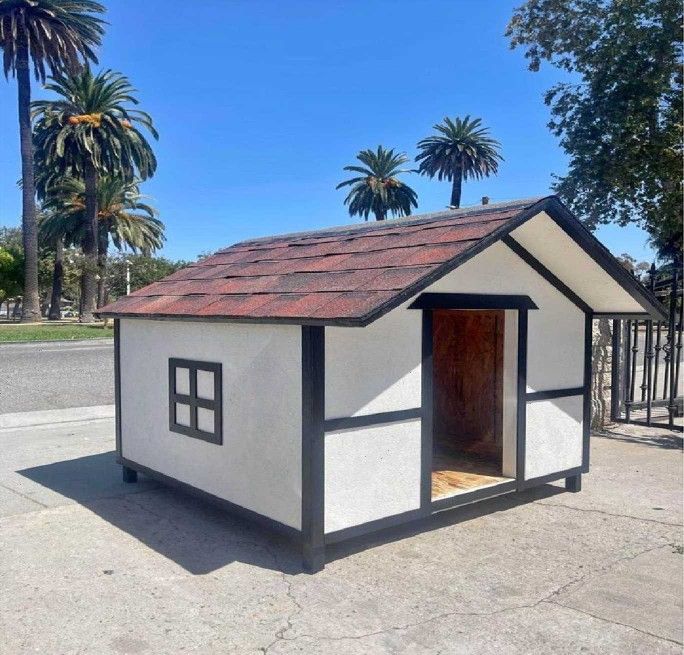 Outdoor Pet Shelters – Durable and Cheerful Retreats design heart