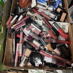 100 Piece Makeup Lot