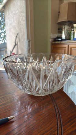 Glass salad bowl