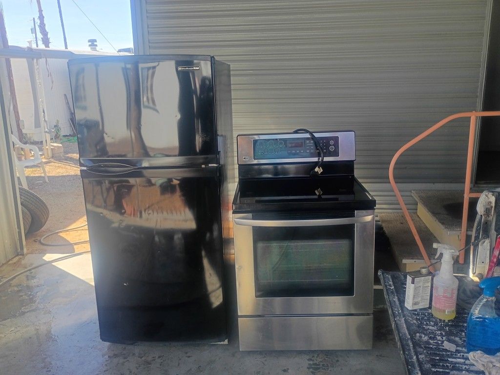 Refrigerator And Stufa Bouth