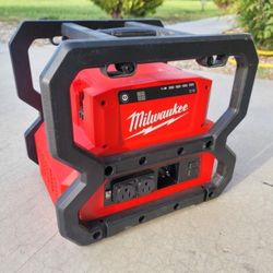 Milwaukee
M18 18V Lithium-Ion Cordless 3600-Watt/1800-Watt Battery Powered Power Supply