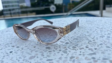 Sunglasses/ Lentes de sol