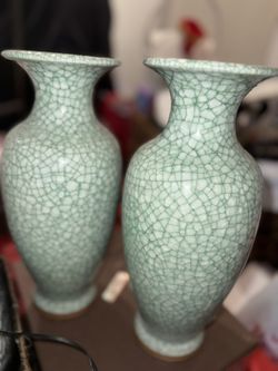 Exquisite Handcrafted. Set Of 2 Collector vases. $100