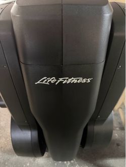 Commercial-grade Life Fitness elliptical in excellent condition. Smooth, quiet, and built for heavy daily use.