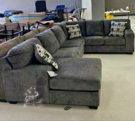 🤝 Brand New 👌Brand New🦋Ballinasloe Smoke RAF/LAF Extra Large Sectional With Chaise🦋