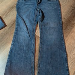 Signature Levi Strauss & Co Low Rise Bootcut Jeans Size 10 