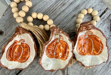 Handmade oyster shell ornaments ā harvest pumpkins/fall/Thanksgiving decor/coastal farmhouse