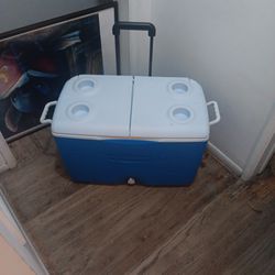 Blue Rubbermaid  Ice Chest On Wheels