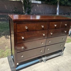 DRESSER 