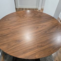 Round Dinning table
