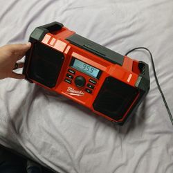 Milwaukee M18 High Performance Am/fm Radio