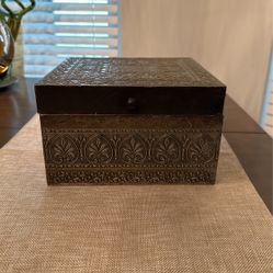 Decorated Box w/hinges