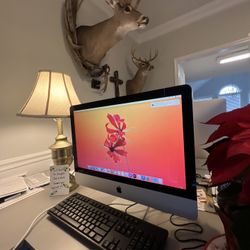 Apple iMac Desktop All-In-One Computer 