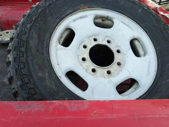 8 lugs Silverado tires and wheek
