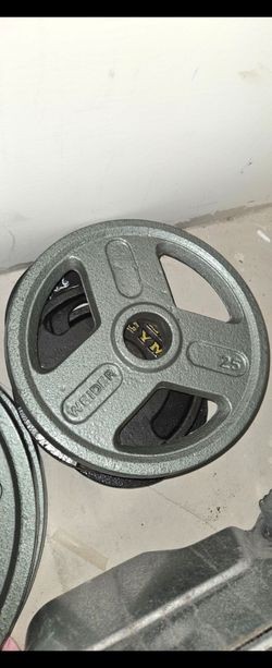 Weider 25 lb Hammertone Cast Iron Olympic Weight Plate (with tri-grip handles for easy loading and handling).