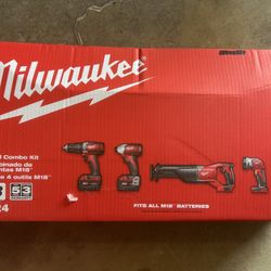 Milwaukee. M-18     LITHIUM. Combo Tool Set