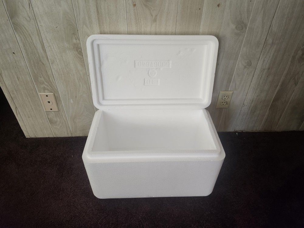 Two Coolers. $10 dolls each..!!!!