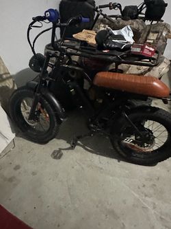 The throttle and a pice of the peddle is broke