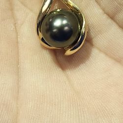 14kt Yellow Gold Pearl Pendant 
