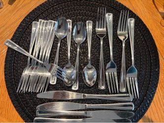 Silverware set for 4
