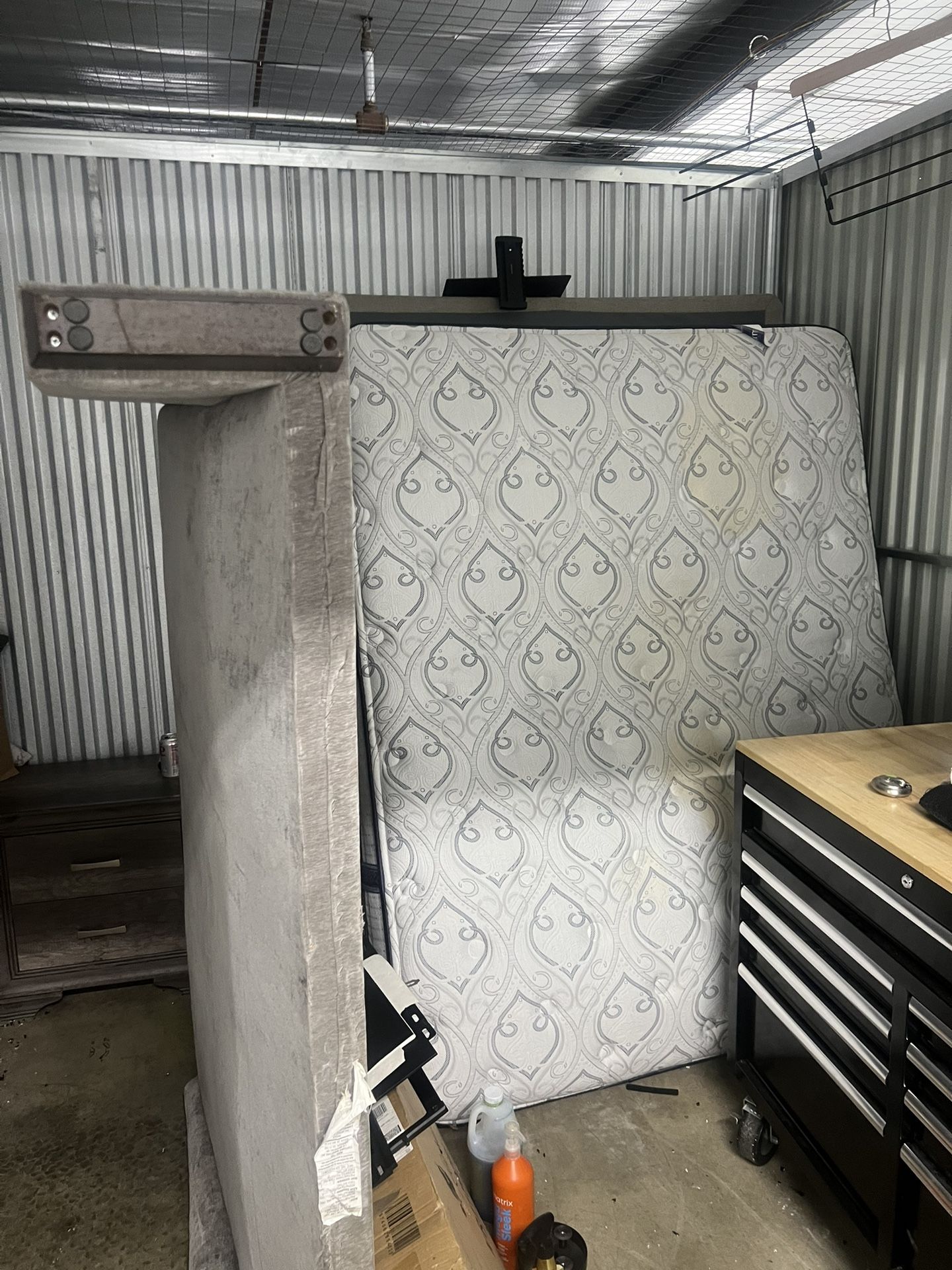 QUIN Size Mattress In Naperville, Il With Box Spring And Head Board
