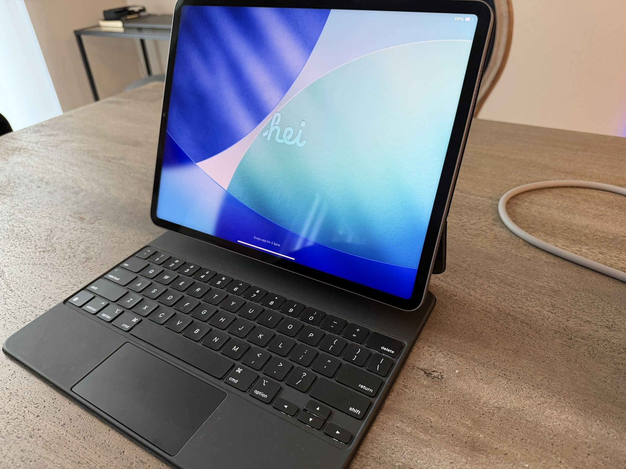 iPad Pro 12.9-inch (5th Generation) – 128GB – Excellent Condition *INCLUDES APPLE MAGIC KEYBOARD*