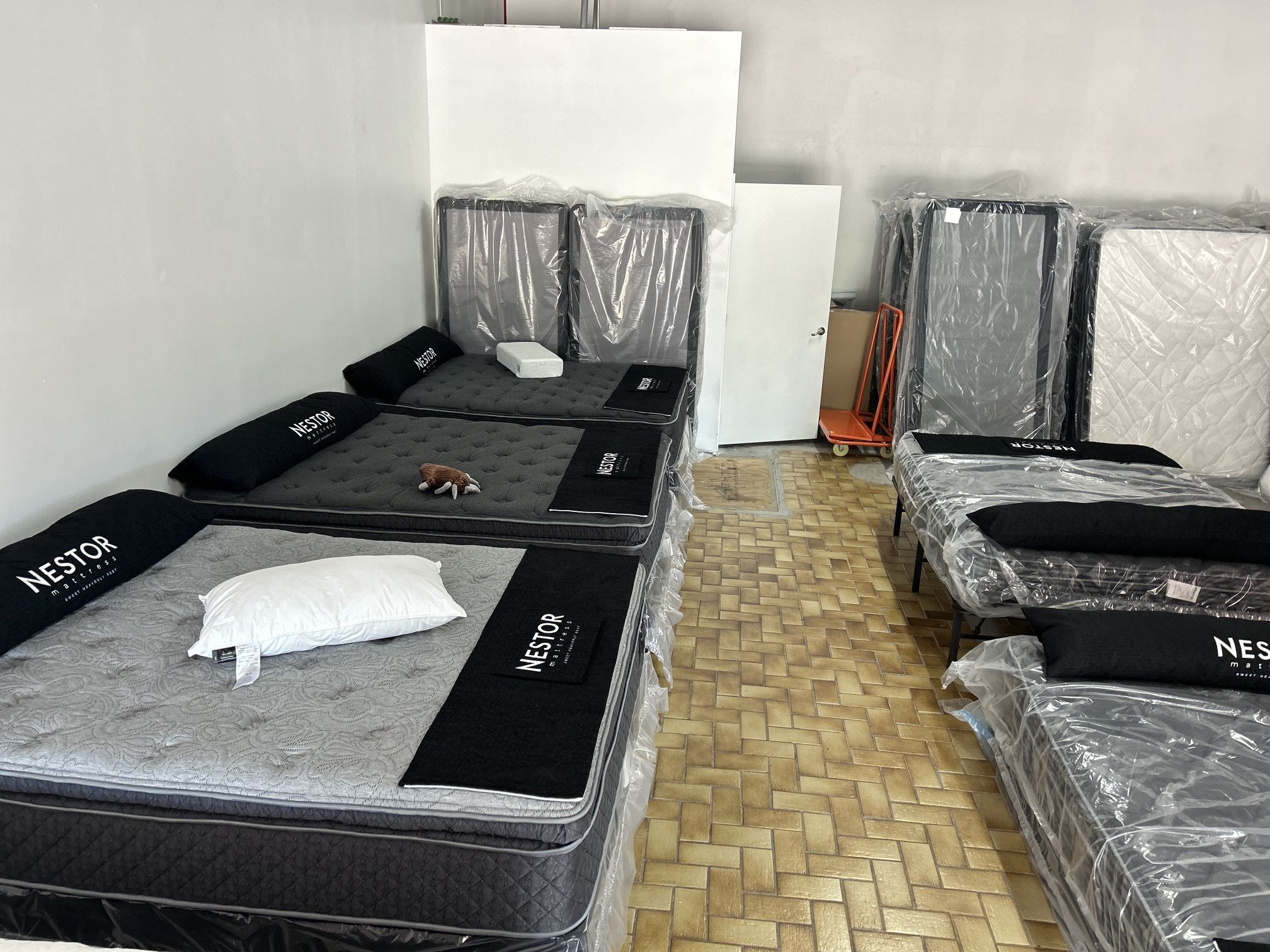 Invest in quality sleep with Nestor Hybrid mattress.