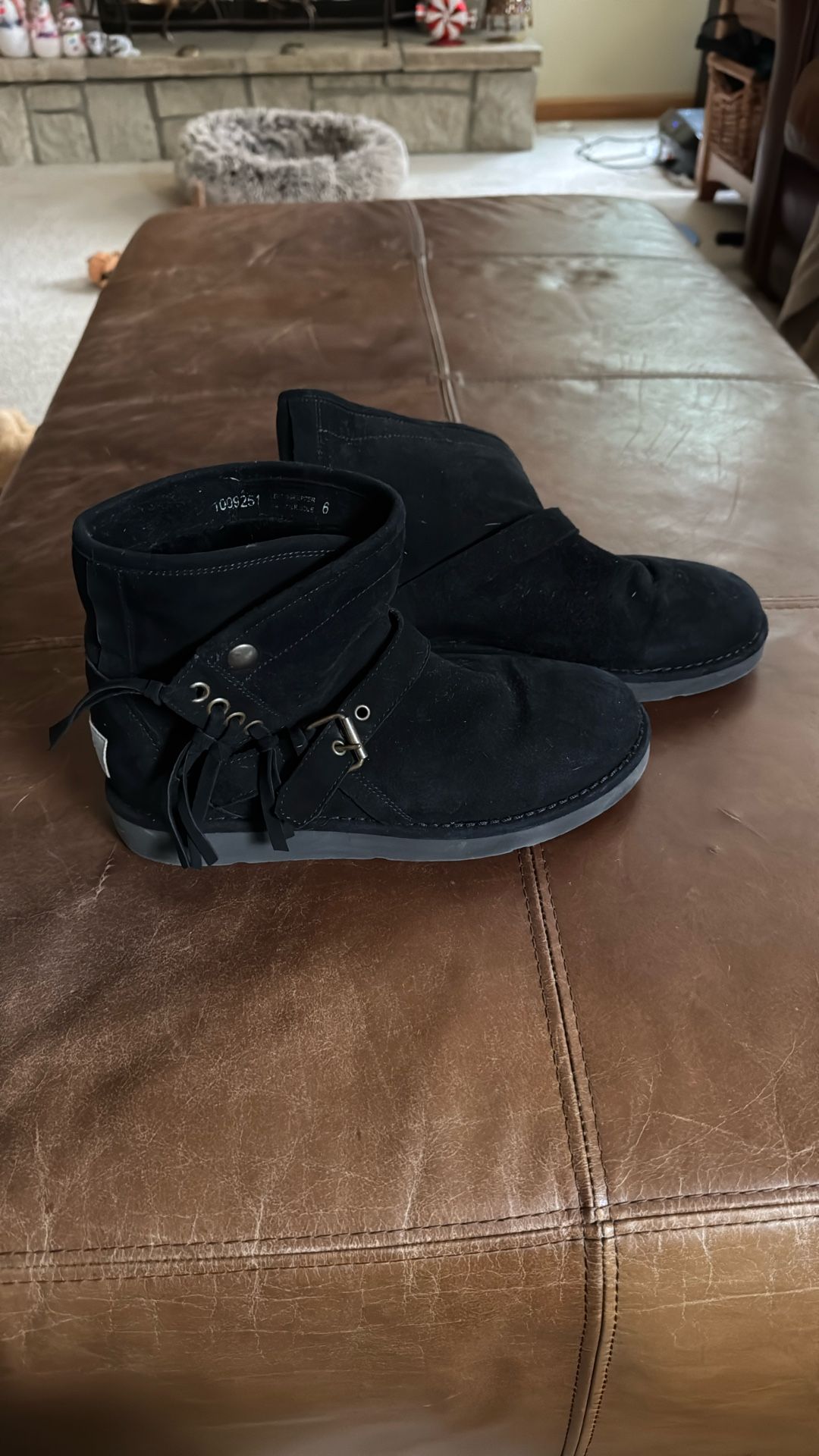 Ugg Size 6 $30
