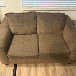 Couch / Loveseat