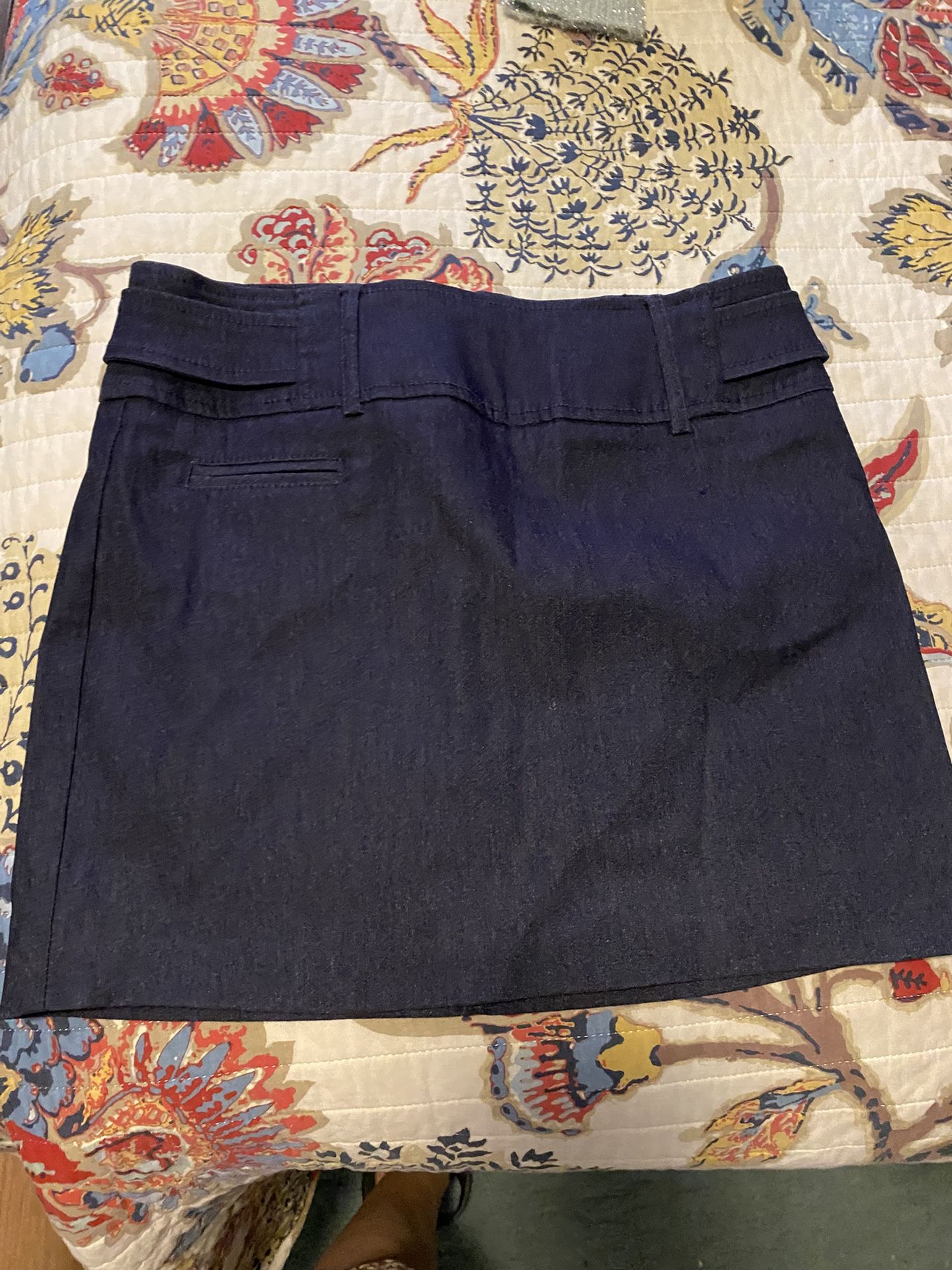 Forever 21 Mini Skirt Dark Blue Size Small Like New.