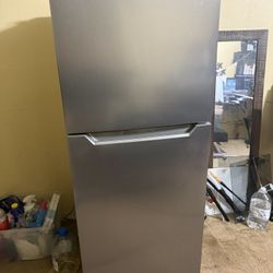 Stainless Steel Fridge 18cu w/ Top Freezer