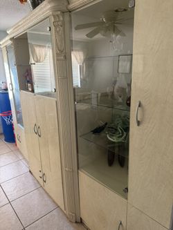Large Mirrored Curio Cabinet / Display Hutch – Pickup Only