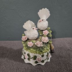 Vintage Ceramic Dove Birds and Roses Music Box