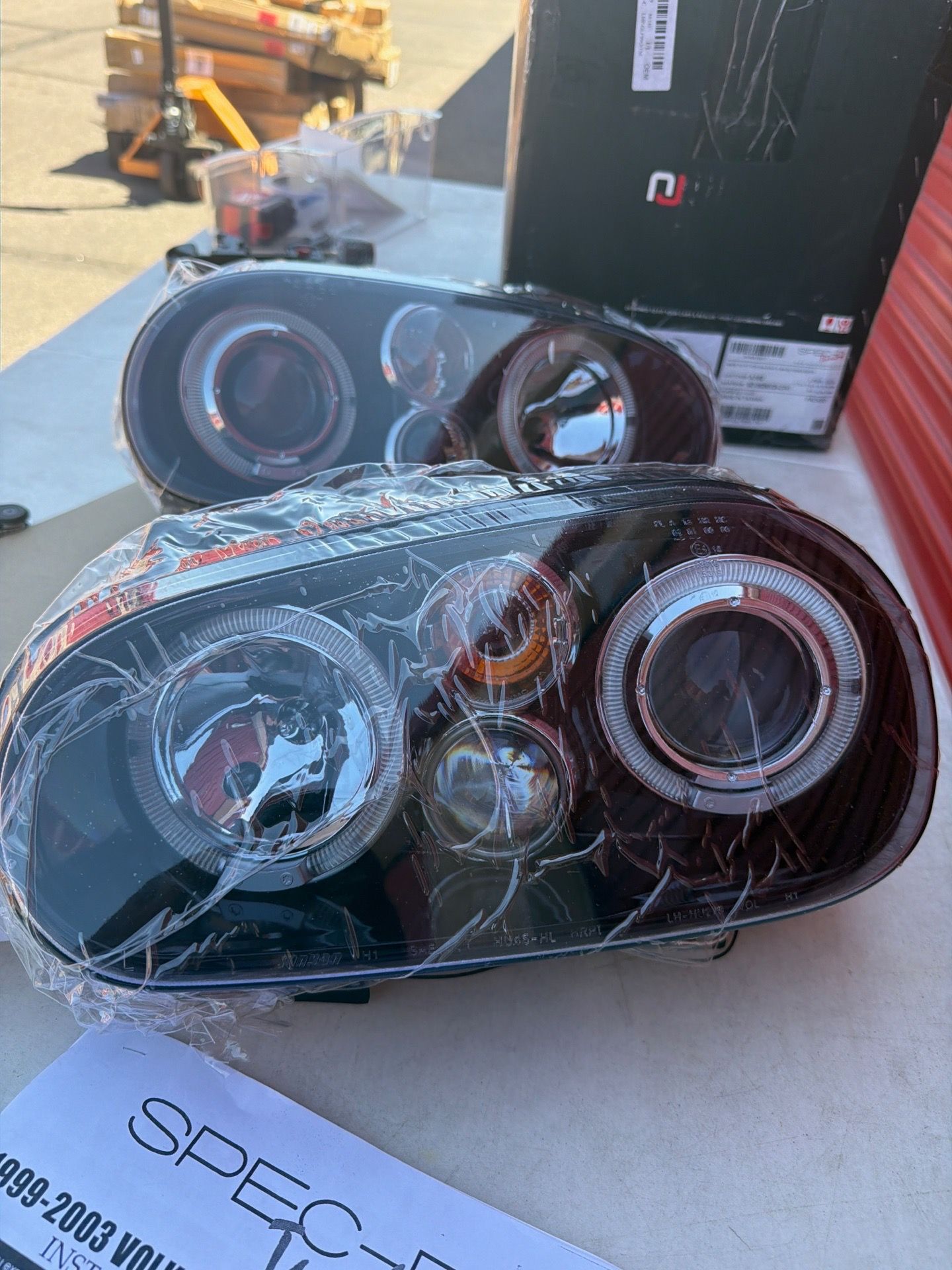 SPEC-D Halo Projector Headlights 1(contact info removed) VW Golf / Jetta Mk4 Black Smoke new 100