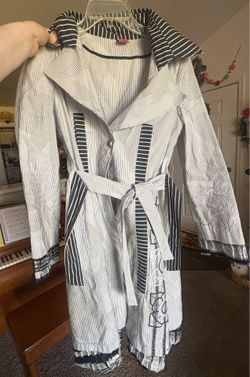 Save the Queen Trench coat size Medium