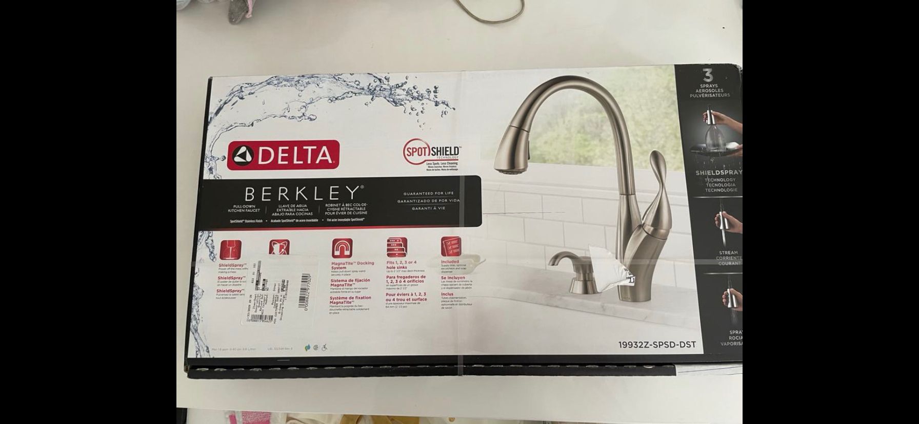 DELTA BERKLEY KITCHEN PULL DOWN LUXURY FAUCET!!!BESST OFFERS