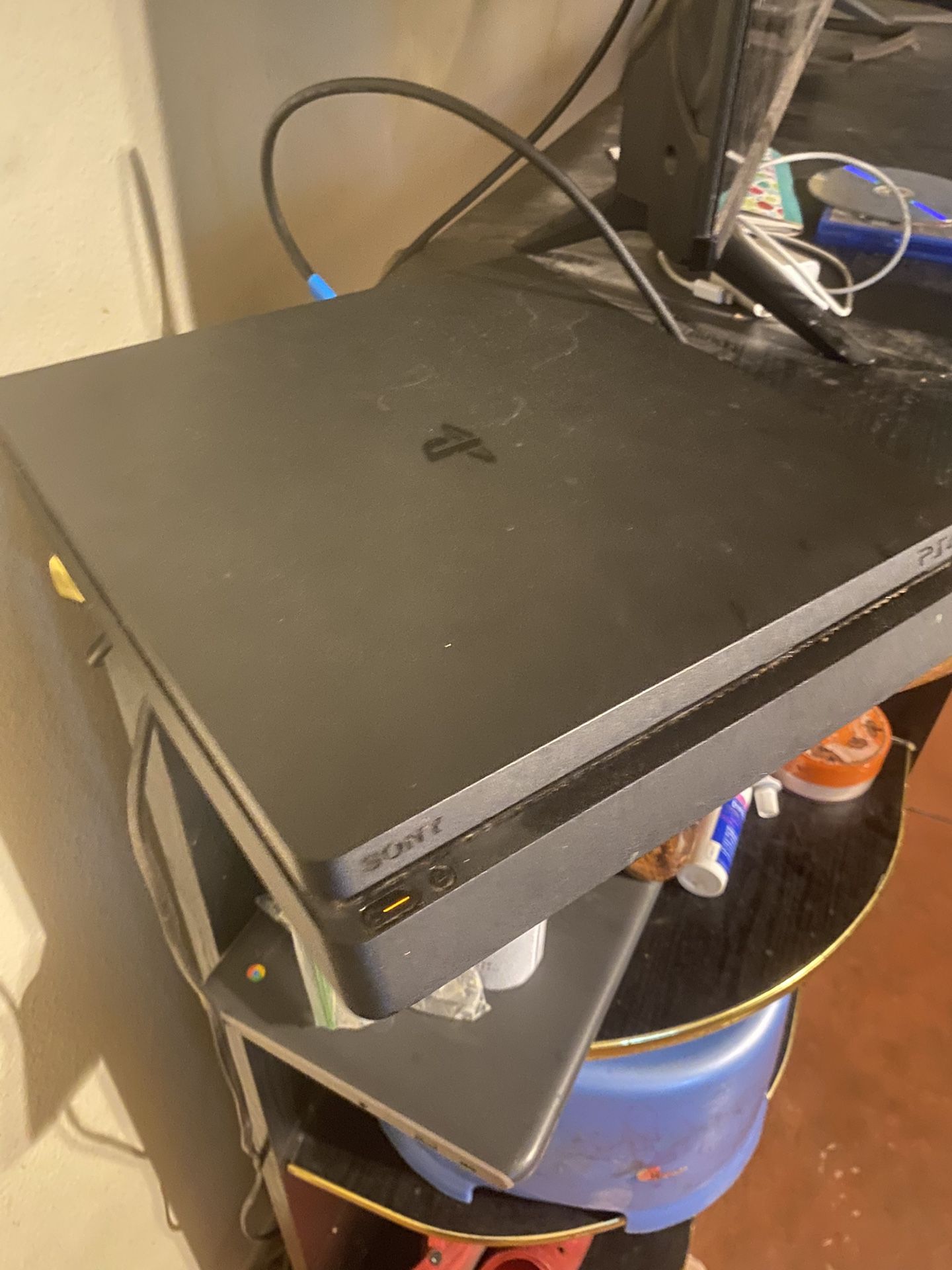 ps4 slim with 3 controller