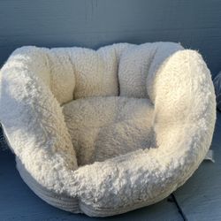 Cushy Pet Bed. 14” Diameter. Easily Washable.