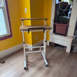 Desk adjustable