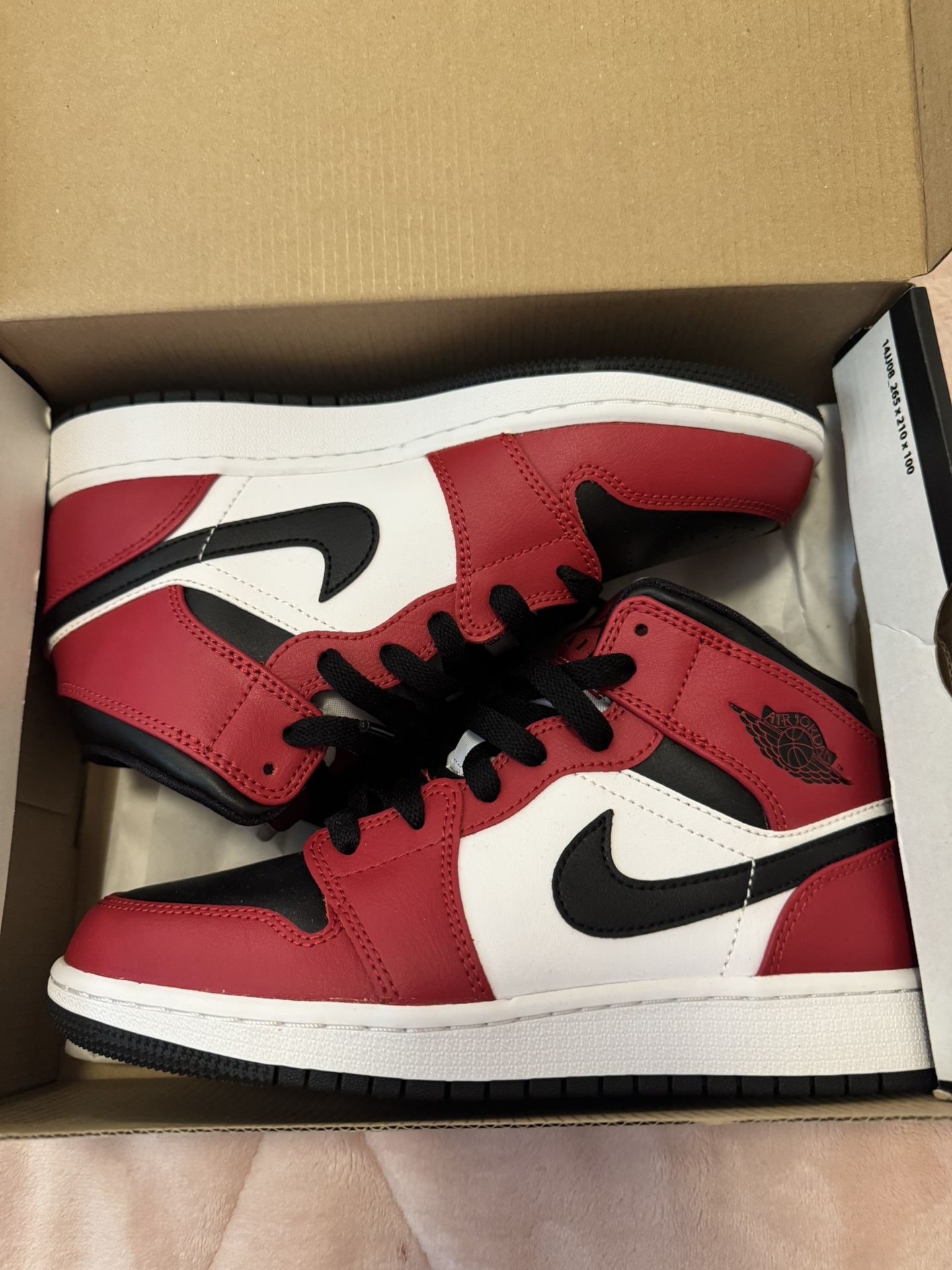 Jordan 1 Mid GS 4.5 Chicago Black Toe