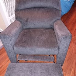 ASHLEY FURNITURE RECLINER 